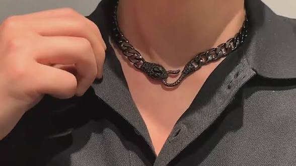 Snakelage - The Viral Snake Necklace